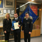 Feuerwehr-Ehrenzeichen Bronze
v.l.n.r. Bürgermeisterin Rebecca Schwaderer, Steve Adam, Kommandant Markus Giek